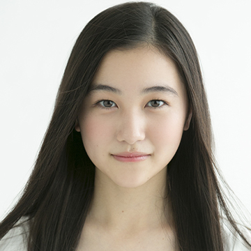 山口まゆ